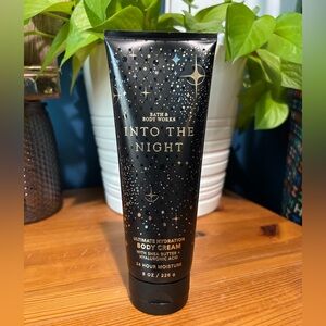 Bath & Body Works Into The Night Body Cream - Black and Gold